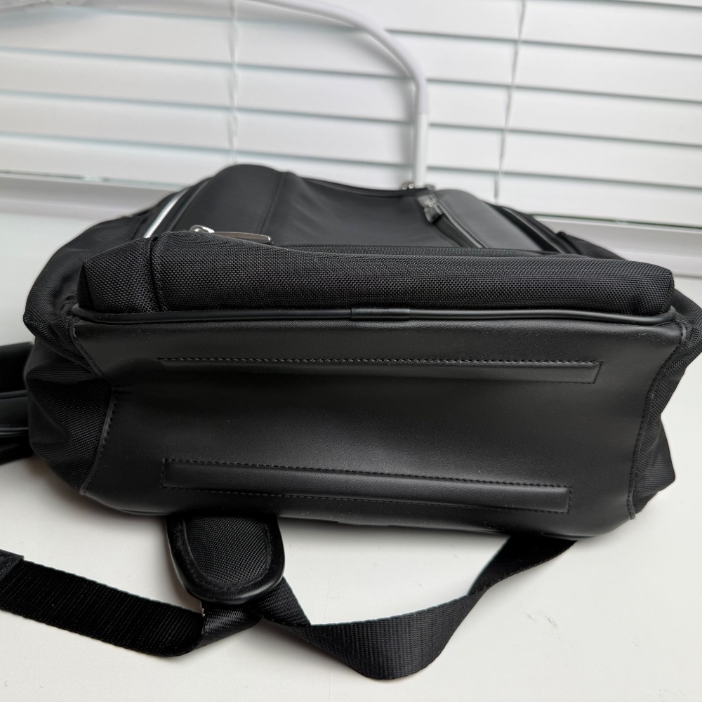 Tumi Mens Black Arrive Travel Grantley Backpack - Picture 11 of 16